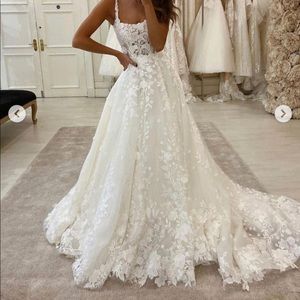‼️SOLD ‼️LACE AND TULLE A-LINE WEDDING DRESS WITH SQUARE NECKLINE